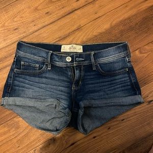 Hollister Low Rise Short Short Size 5, Women’s 27